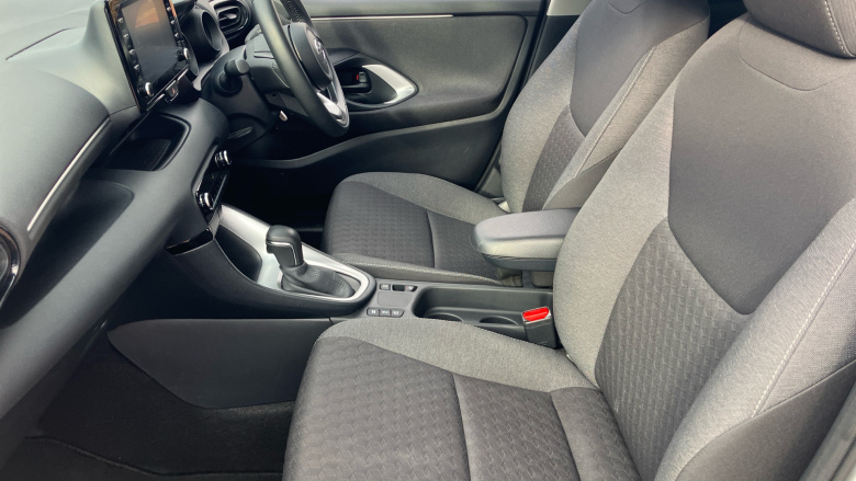 Toyota Yaris 1.5 Hybrid Design 5dr CVT Hybrid Hatchback